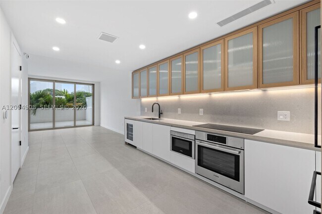 Building Photo - 2200 Brickell Ave