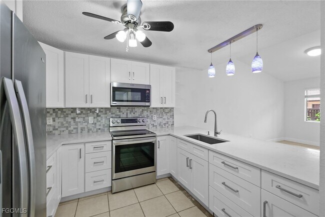 Foto del edificio - 6322 Royal Woods Dr