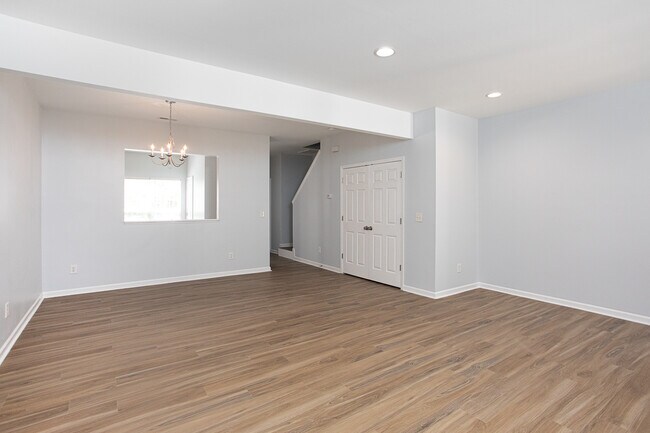 Building Photo - 31 Sharpstone Ln