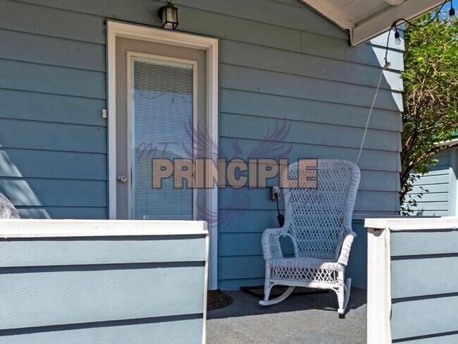 Foto del edificio - Charming Bungalow Downtown