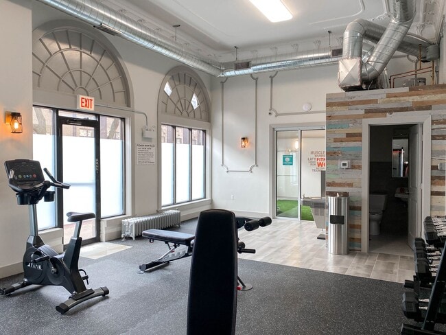 Building Photo - 540 W Briar Apartments