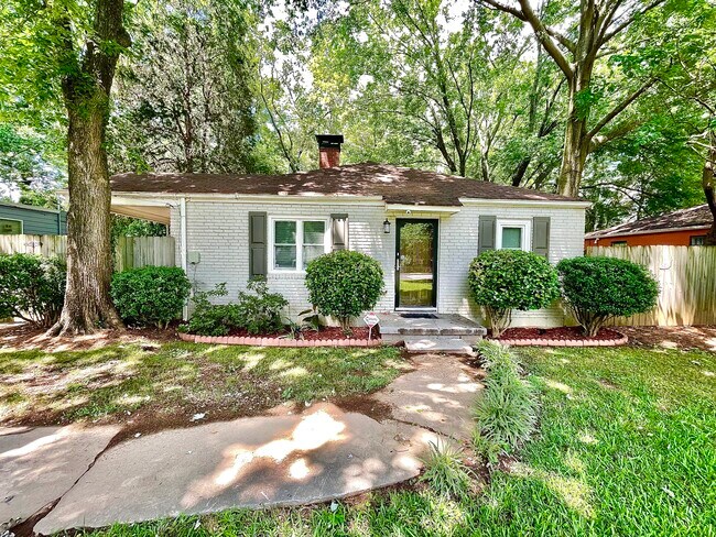 Foto del edificio - 1842 Flat Shoals Rd SE