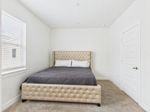 Building Photo - 2761 Clinton Dr