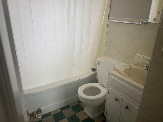 Building Photo - 825 McKinnie Ave