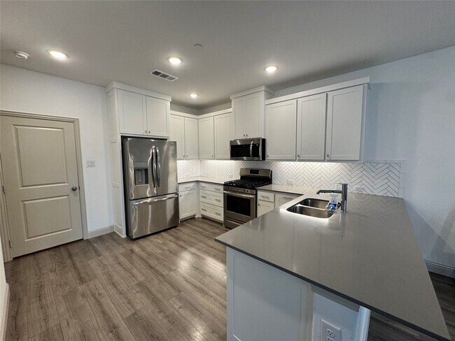 Foto del edificio - 4365 Union St