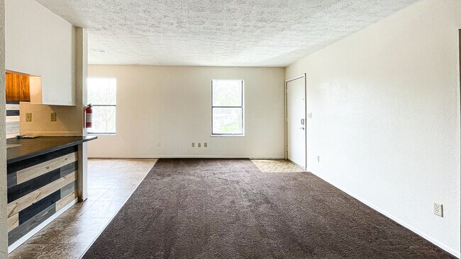 Building Photo - 3238 Charlotte Ct