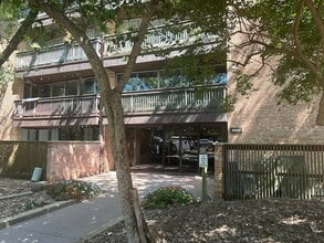 Building Photo - 5500 Hillcrest Ln