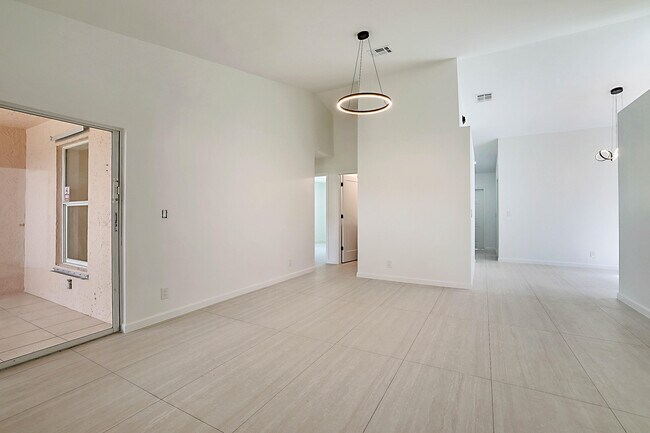 Foto del edificio - 320 NE 42nd St