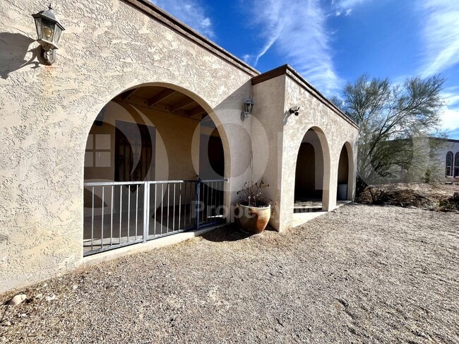 Building Photo - 8915 E Wes Pl
