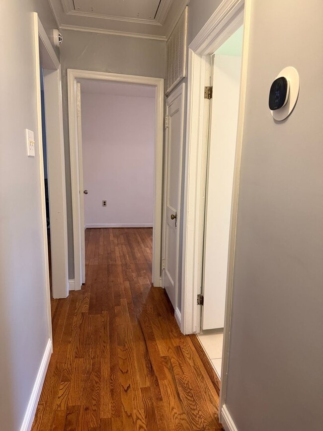 Foto del edificio - 5103 Woodlawn Rd NW