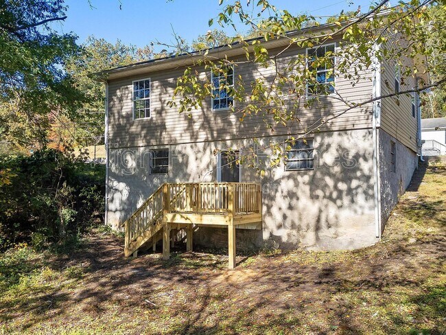 Building Photo - 5350 Slayton Ave