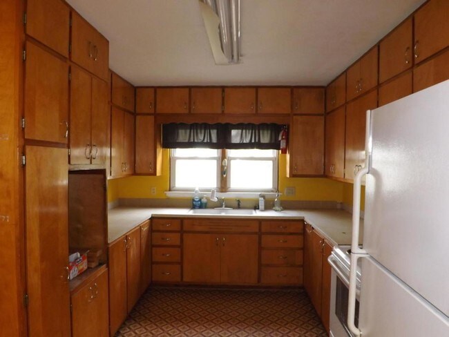 Building Photo - 156 Sherman St