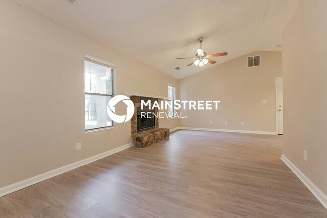 Foto del edificio - 3 Bedroom Pet-Friendly Home in Fairburn, G...