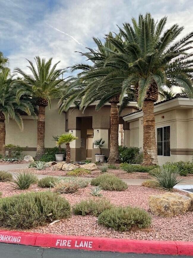 Foto del edificio - Condo in  Gated Community!!!!
