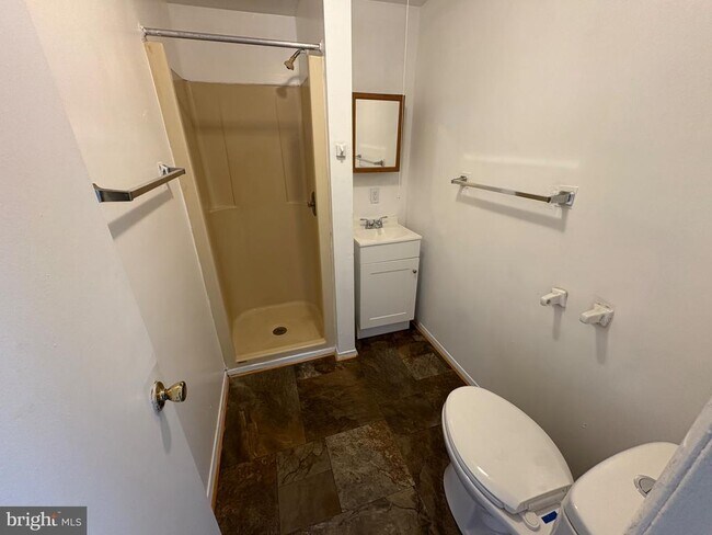 Building Photo - 120 E Main St