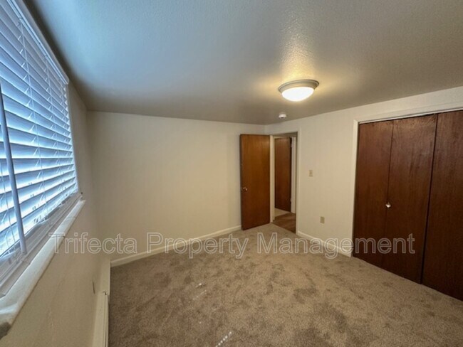 Building Photo - 1100 Hays St