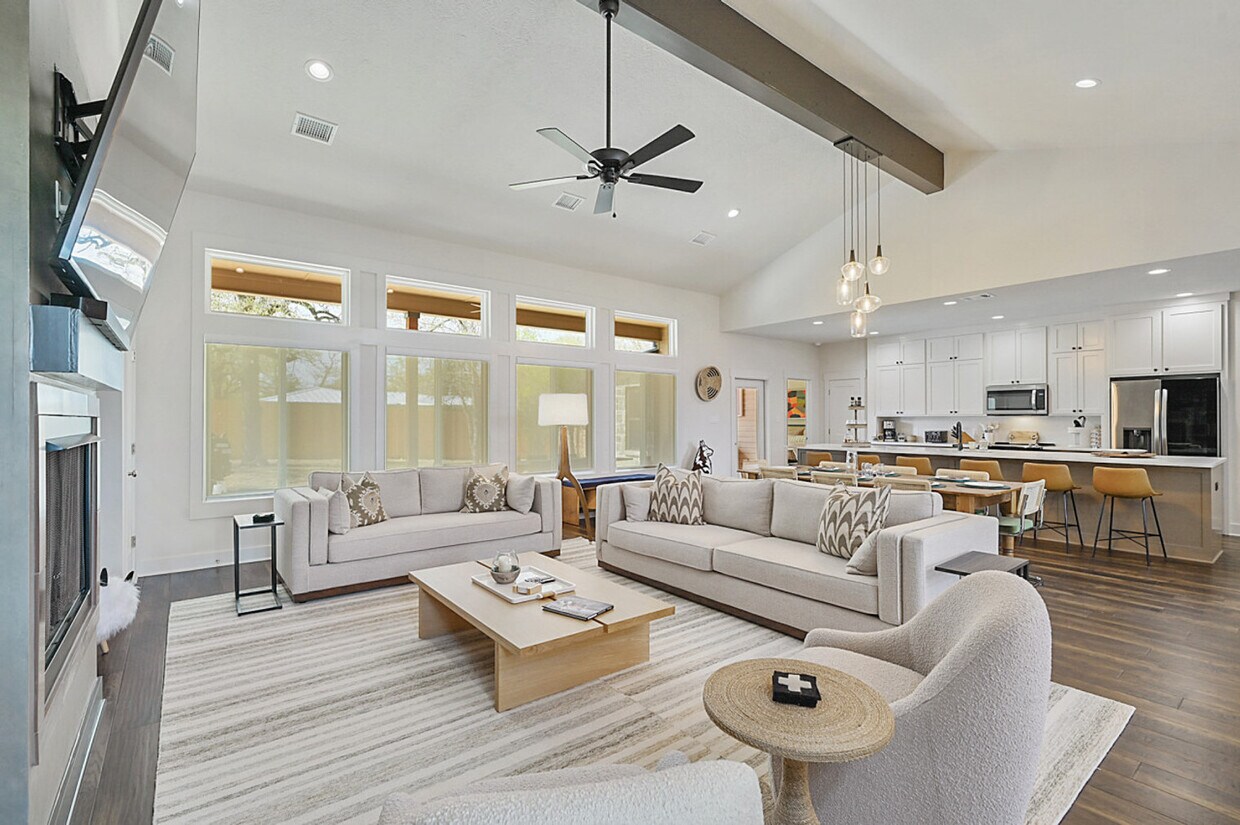 Primary Photo - 401 W Brookside Dr