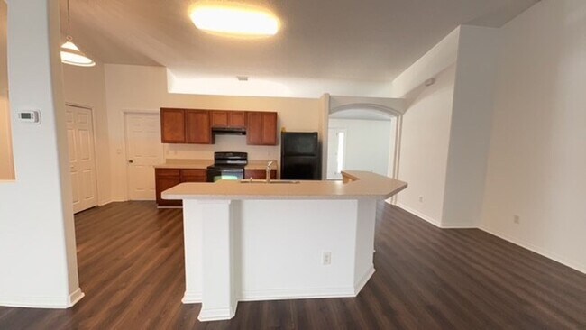 Foto del edificio - Lehigh Woods Lots of living space in this ...