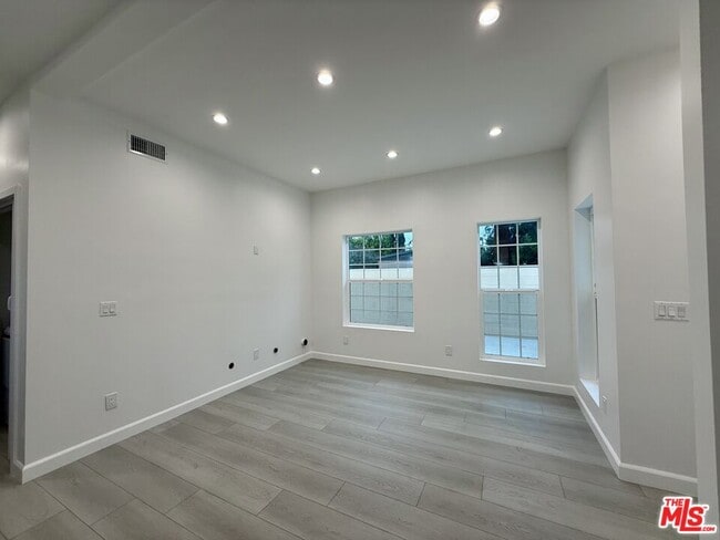 Building Photo - 7701 Vantage Ave