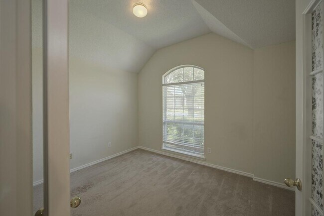 Foto del edificio - 6963 Briarwood Dr