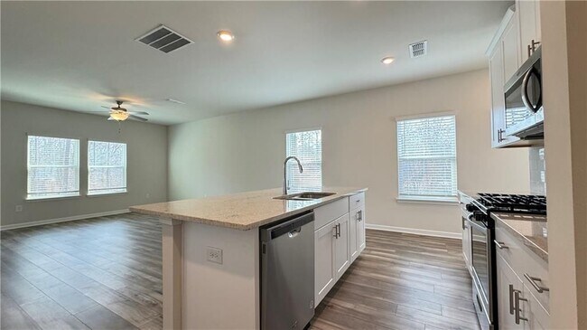Building Photo - 128 Cedar Ln