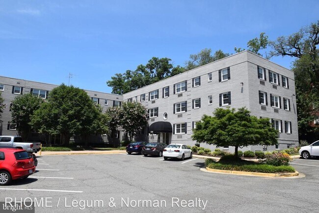 Building Photo - 2 br, 1 bath House - 2030 N Vermont St #203