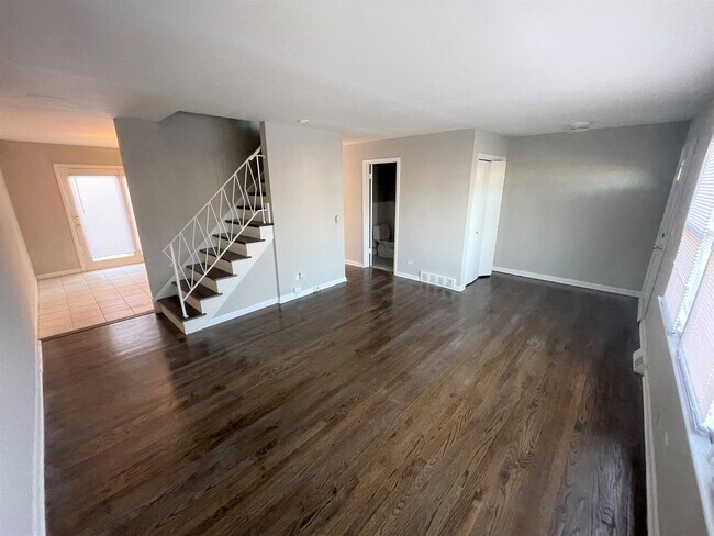 Building Photo - 547 Lynn Ct