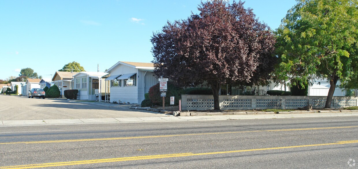 Building Photo - Gem Mobile Manor
