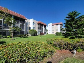 Building Photo - 3774 Inverrary Blvd