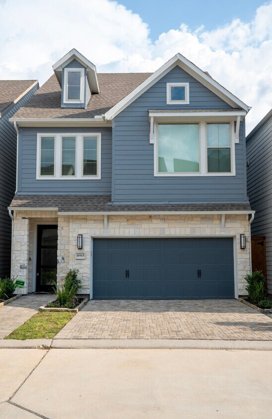 Foto principal - 10965 Hewitt Cliff Ln