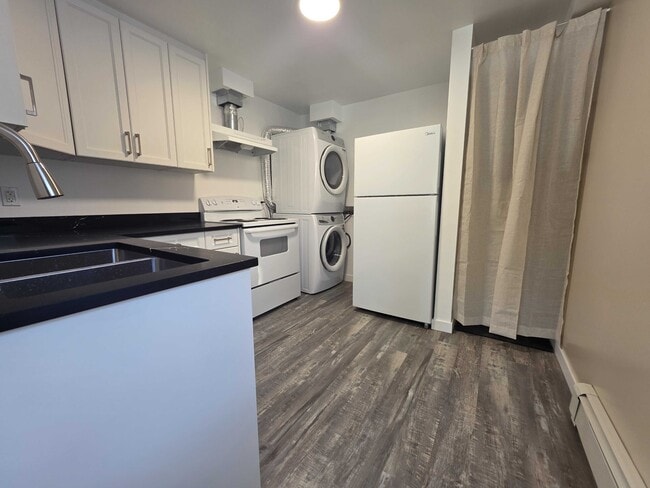 Building Photo - 712 Victoria St