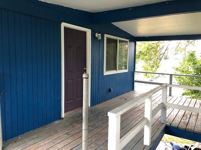 Building Photo - 625 SE Taylor St