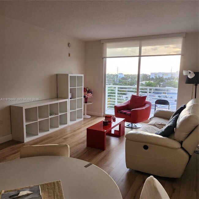 Foto del edificio - 2775 NE 187th St