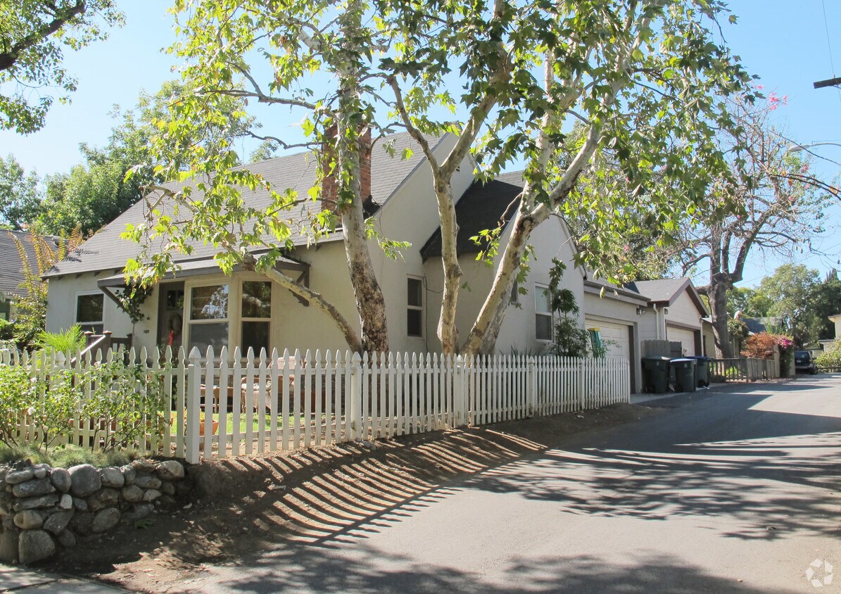 Primary Photo - 865-871 Wright Ave