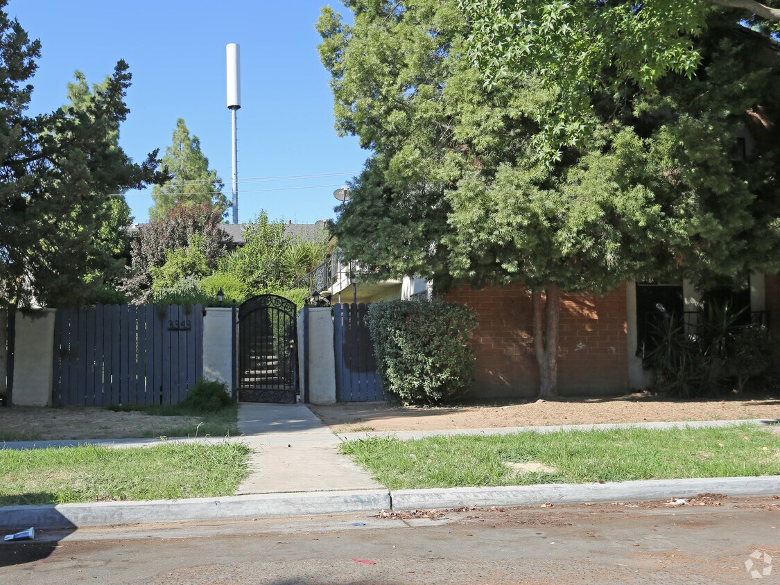 Building Photo - 3331 E Sierra Madre Ave