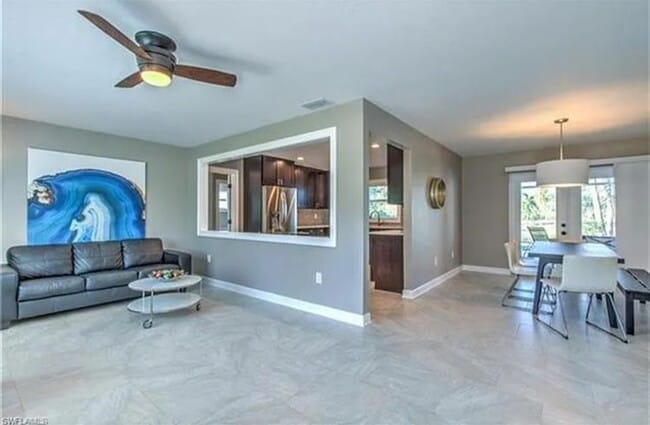 Building Photo - Country Living Pool Home!