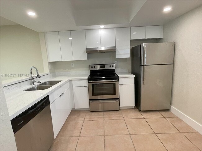 Building Photo - 2202 San Remo Cir