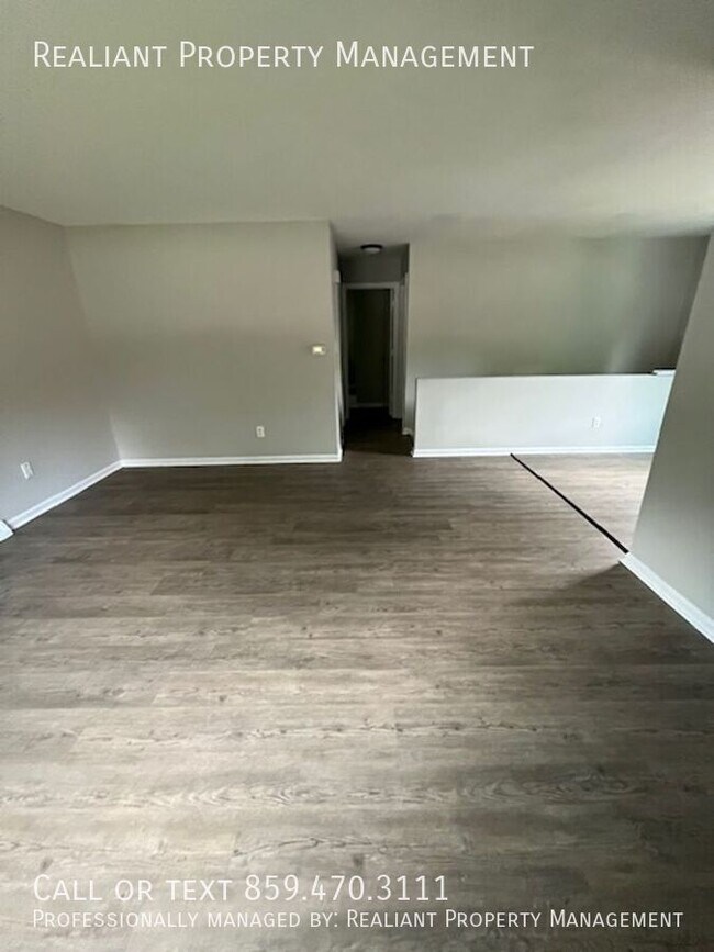 Photo - 487 Whispering Hills Dr House