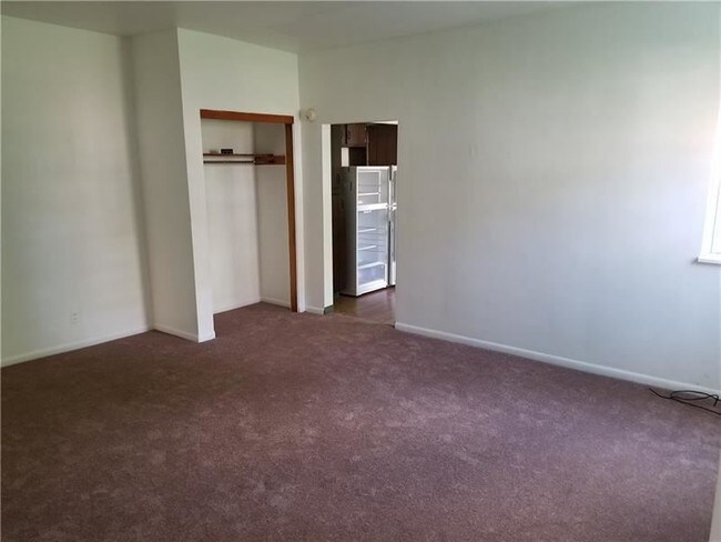 Building Photo - 3 br, 1 bath House - 817 Drey St.