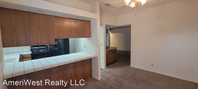 Building Photo - 2 br, 2 bath House - 2649 Red Rock st #102