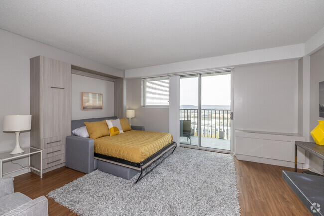 Studio, 1BA - 453SF - Living Area - Mansion House