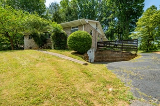 Building Photo - 1221 Shelby Ave