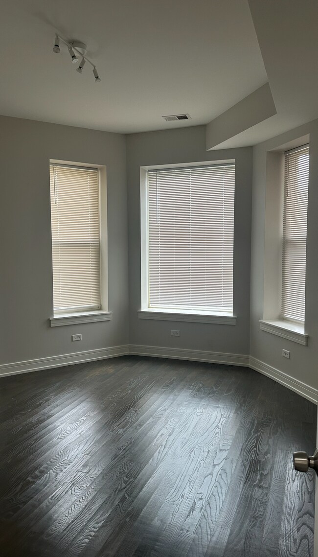 Building Photo - 1321 S Lawndale Ave