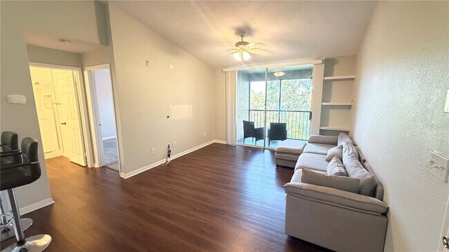 Foto del edificio - 8849 Latrec Ave