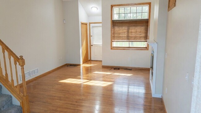 Foto del edificio - Stunning 2 Bedroom Home in The Heart of Eagan