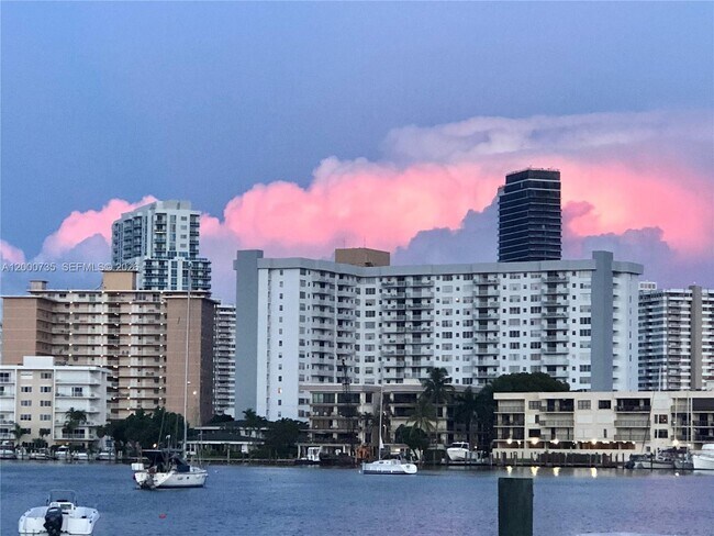Foto del edificio - 462 Golden Isles Dr