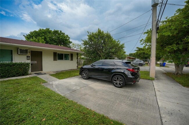 Building Photo - 715 N 58th Ave