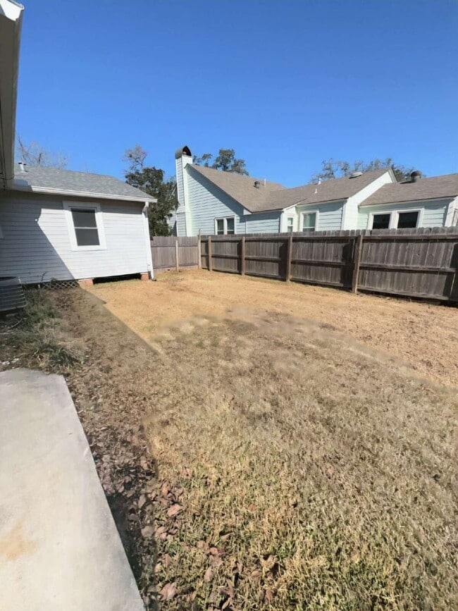 Building Photo - 3BR/2BA Cottage-Style Home, offering timeless character for Lease