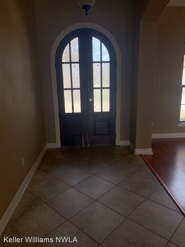 Building Photo - 4 br, 3 bath House - 121 Horseguards Ave.