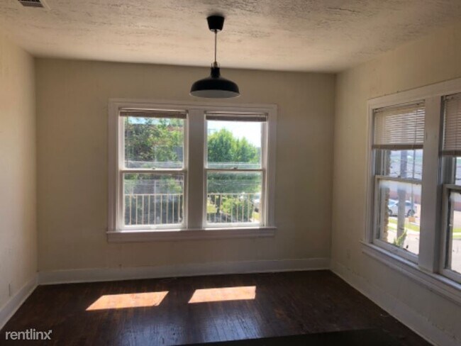 Foto del edificio - 2 br, 1 bath Townhome - 1800 Summitt Avenue